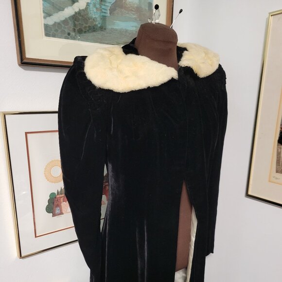 Vintage 1920's Black Velvet Long Dress Coat with Fur Collar - Picture 2 of 9